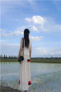 男人扒女人内裤摸吻