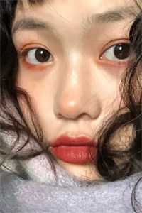 父亲缓慢而有力的撞着
