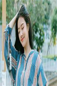挠比基尼美女痒痒