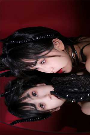 动漫女生尿裤子