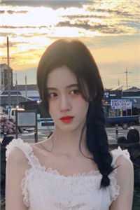 低头含住她胸前的柔软