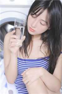 光屁股的女人