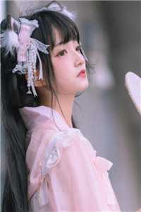 大胸美女不穿衣服