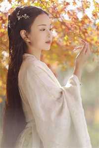 姬小满裸妆妆前乳发呆