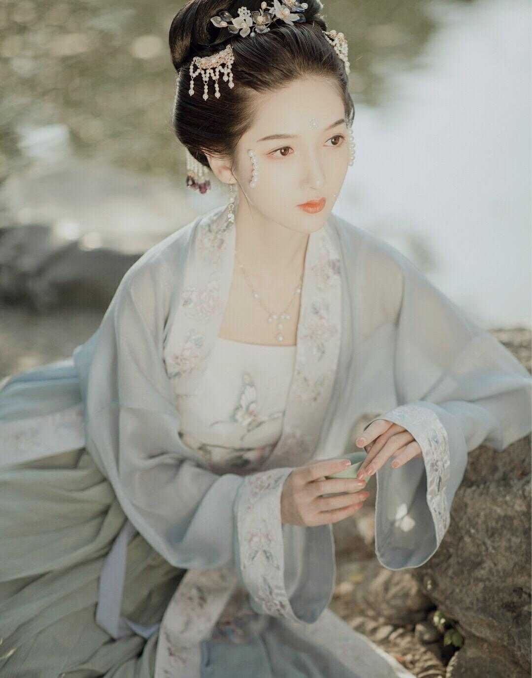 解开胸衣给你看的